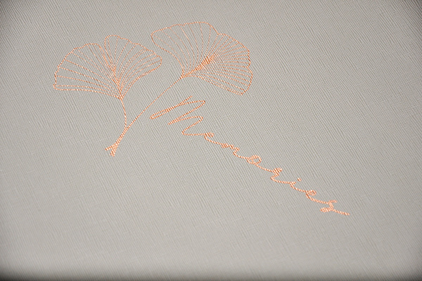 Album na 500 zdjęć do wsuwania w formacie 10x15 cm - 10x15/500 ART 144 - Szary - ekoskóra - czarne kartki