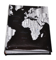 Album na 300 zdjęć do wsuwania w rozmiarze 10x15 cm - 10x15/300 MODERN MAP - mapa - czarno-srebrny