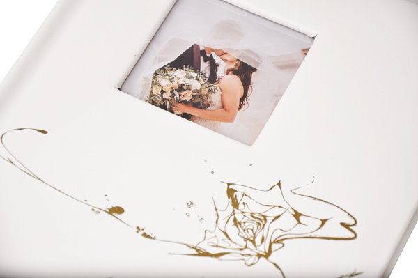 Album na zdjęcia w rozmiarze 15x21 cm - 50 zdjęć do wsuwania - MOMENT 05 - Ecru - złoty nadruk