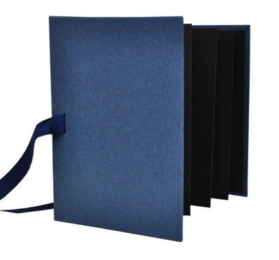Album na zdjęcia harmonijka jamnik na 12 zdjęć w rozmiarze 10x15 cm  - LAPORELLO - granatowy