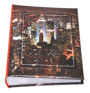 Album 10x15/300 CITY BY NIGHT - Czerwony - miasto nocą