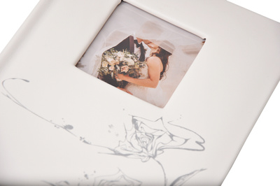 Album na zdjęcia w rozmiarze 15x21 cm - 50 zdjęć do wsuwania - MOMENT 05 - Ecru - srebrny nadruk