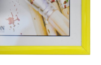 Ramka na zdjęcia w formacie 15x21 cm - żółta